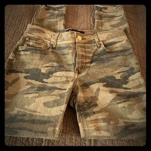 Express brand women’s skinny camo jeggings